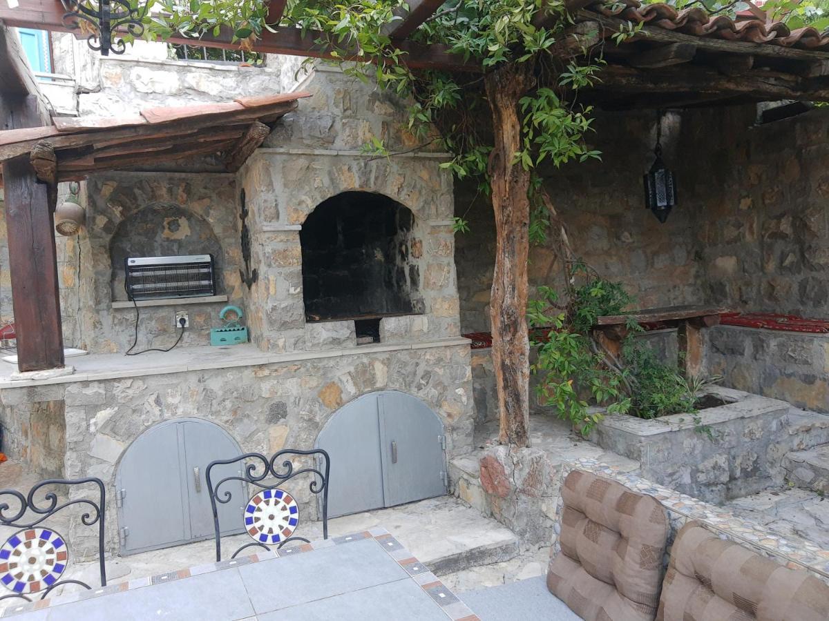 Sea-Side Old Stone Villa With A Private Garden Будва Екстер'єр фото