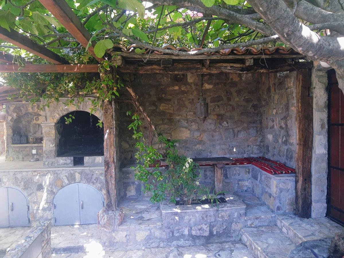 Sea-Side Old Stone Villa With A Private Garden Будва Екстер'єр фото