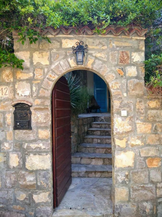 Sea-Side Old Stone Villa With A Private Garden Будва Екстер'єр фото